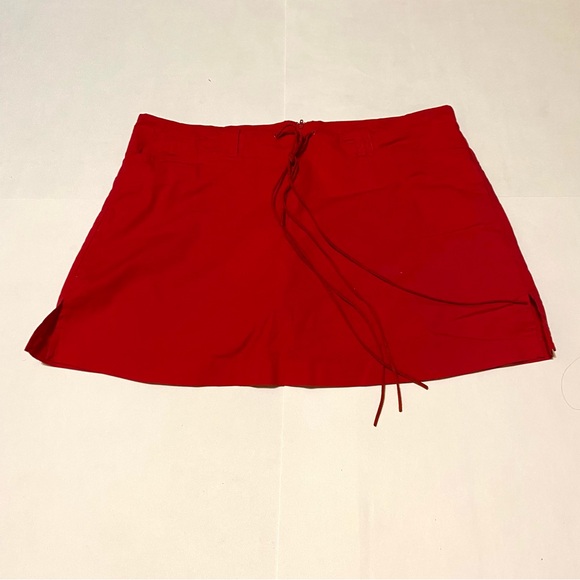 46. ⭐️Vibrant Red Mini Skorts - Picture 2 of 6